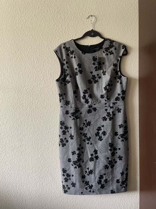 Ann Taylor Dresses & Skirts - Ann Taylor Floral Print Sheath Dress Size 12P